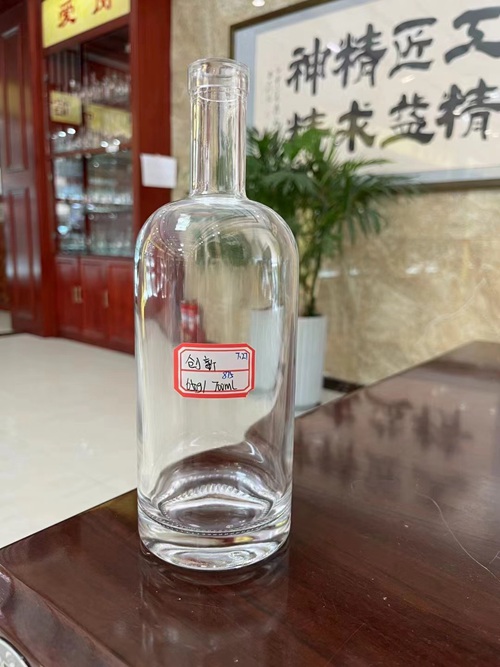 晶白玻璃白酒瓶廠家